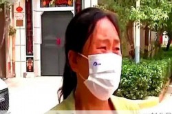 挑扁担的女孩火了，全网都在等她接资助！她一句话让百万网友泪目